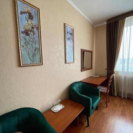 Yunist Hotel Ivano-Frankivsk Exterior foto
