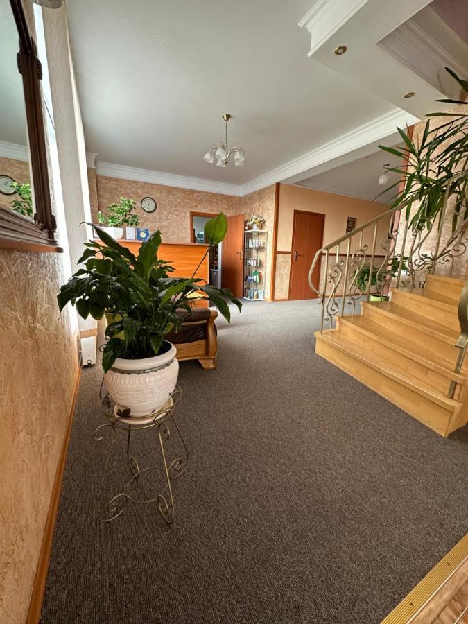 Yunist Hotel Ivano-Frankivsk Exterior foto