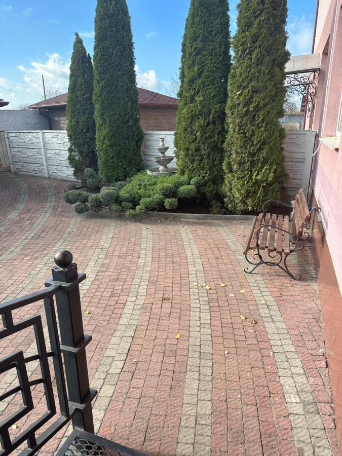 Yunist Hotel Ivano-Frankivsk Exterior foto